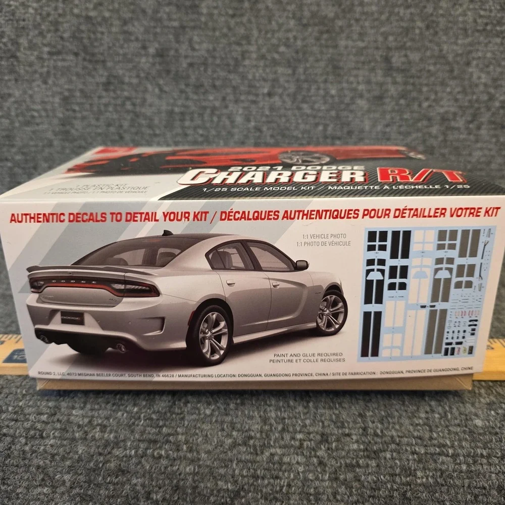 AMT 2021 Dodge Charger R/T 1/25 Plastic Model Car Kit New Red 144 Parts Skill 2